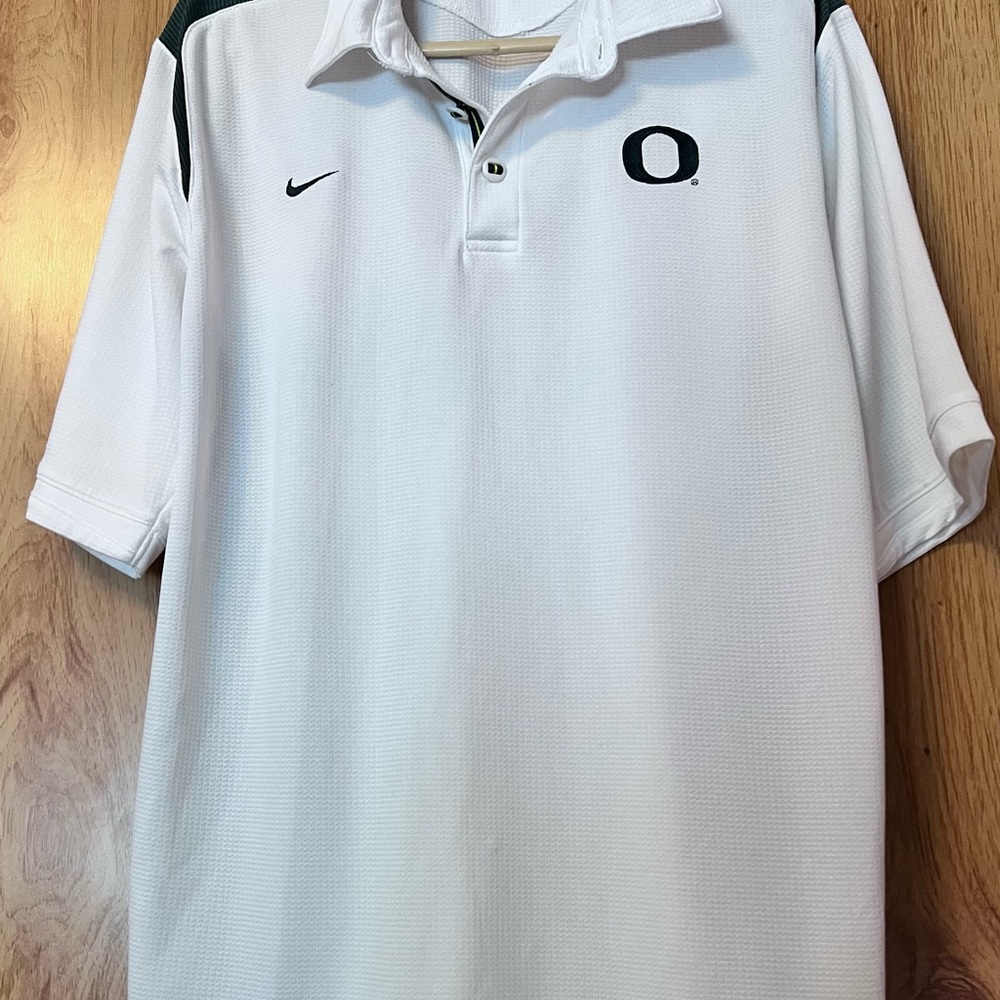 EUC Nike Men’s White and Green Oregon Ducks Dry-Fit Polo Shirt